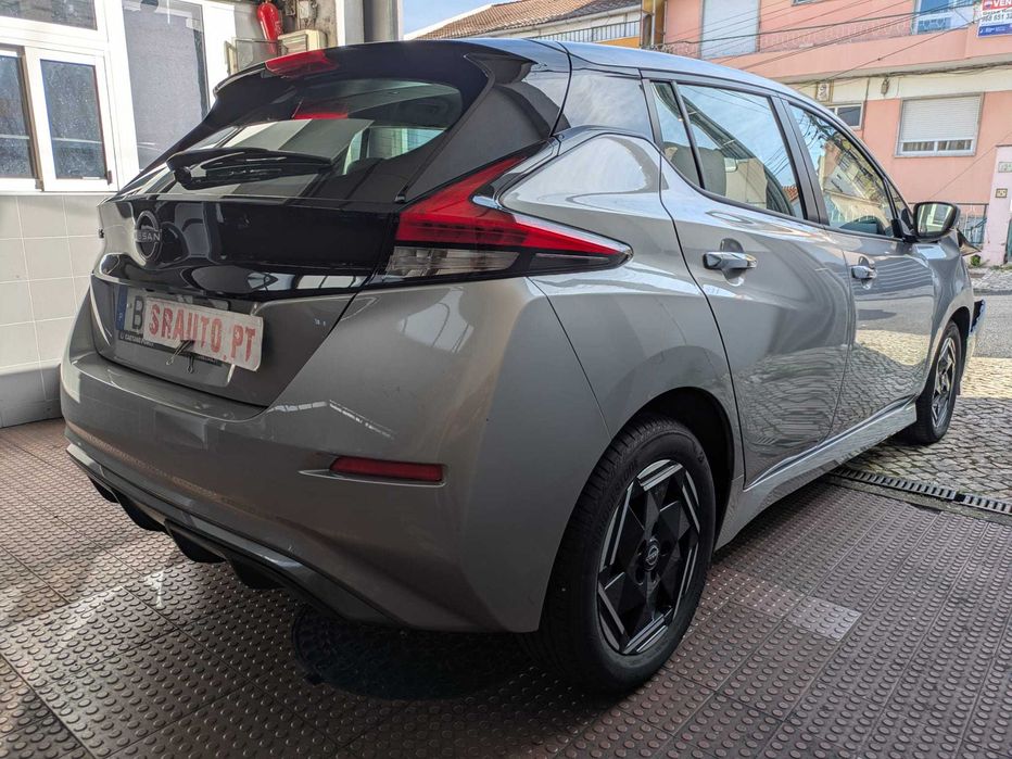 Nissan Leaf de 2023 com 6000km (Com Iva)
