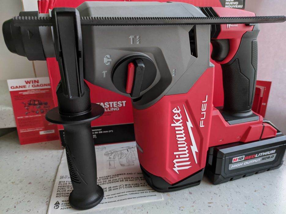 Бесщеточный аккумуляторный перфоратор Milwaukee M18 FUEL 2912-20 2,7Дж