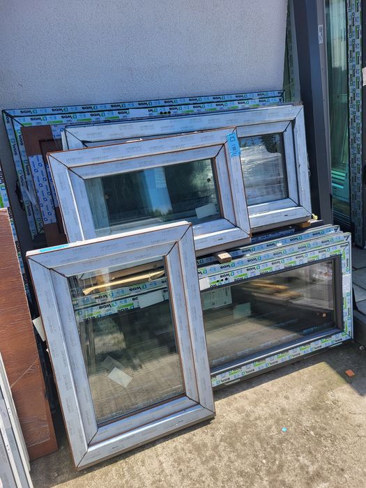 Okno PCV RU 85x55 złoty dąb/antracyt trzyszybowe