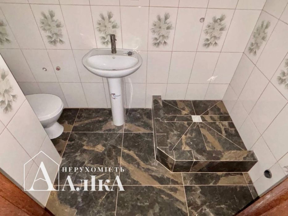 Продам 2-кімнатну квартиру в самому центрі міста