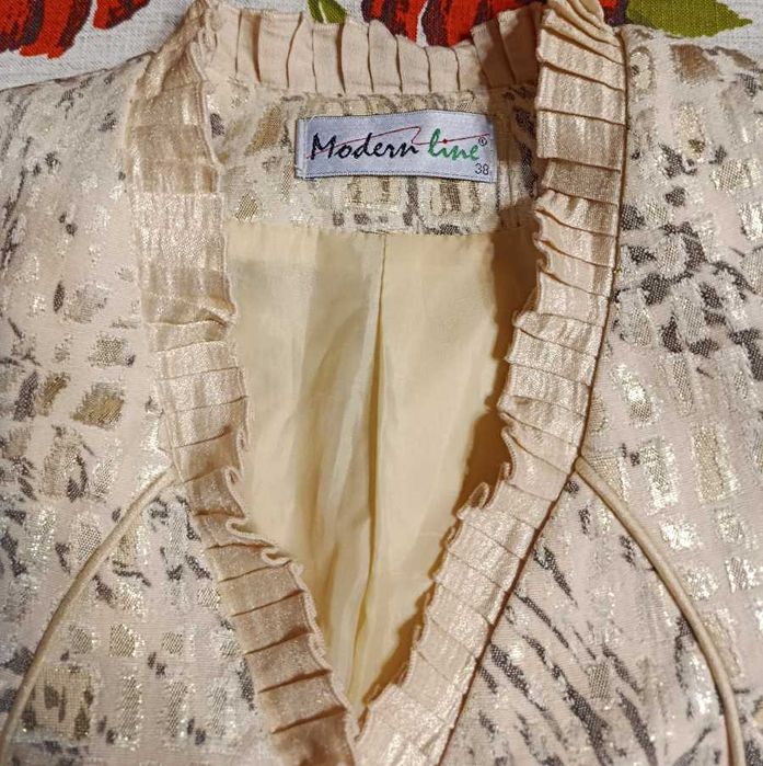 Beżowy żakiet, rozmiar m