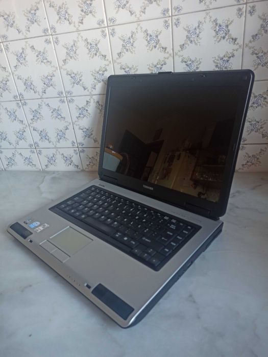 Portátil TOSHIBA Satellite L40 - 18 L
