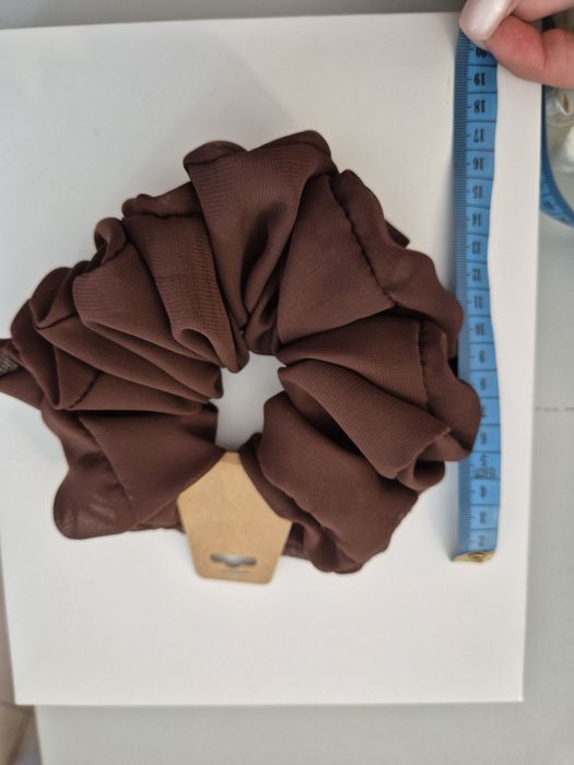 Giga scrunchie XXL do włosów brązowa czekolada
