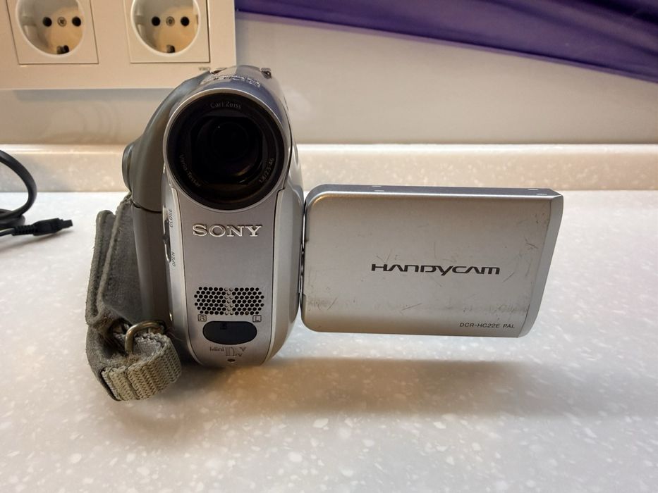 Відеокамера Sony DCR-HC22E