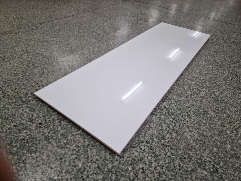 Biała płytka w połysku do kuchni Sleeping beauty 40x120 Gat II