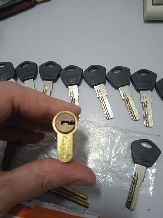 Новий циліндр замка. Замок. Серцевина. Avers 13ключів