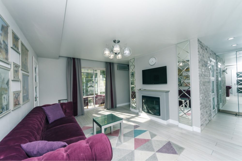 Посуточно, двухкомнатная  , центр , Гуливер , бульвар Леси Украинки 10