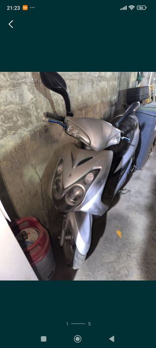 Vendo uma mota sym 125