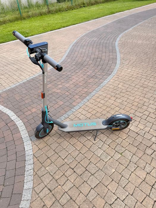 Hulajnoga elektryczna  firmy Motus