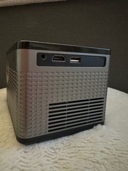 Projetor Profissional Ultra HD - Novo na Caixa