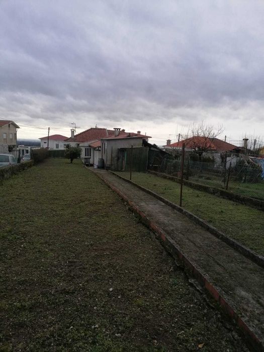 Vendo casa com terreno (não tenho interesse em agencias imobiliários)