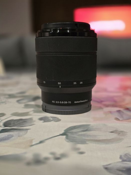 Sony FE 28-70mm f/3.5-5.6 OSS (Impecável / Com Parassol)