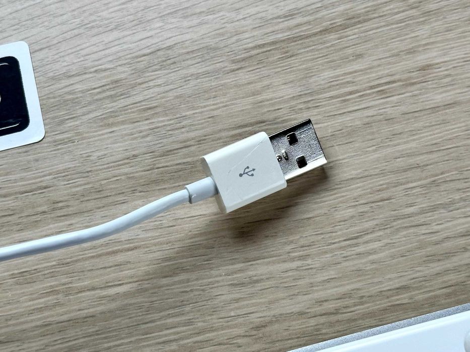 Apple Magic Keyboard A1243 USB – QWERTY – W pełni sprawna
