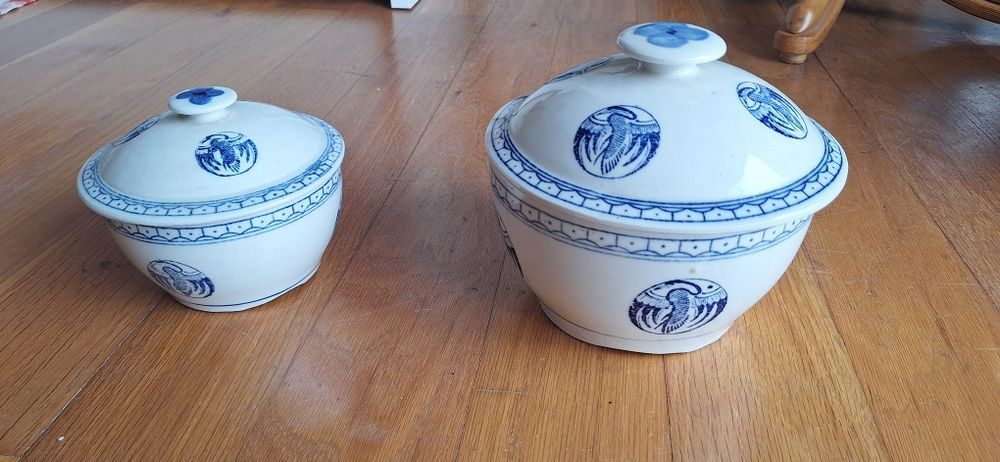 2 Ceramic Jars446819122053140481