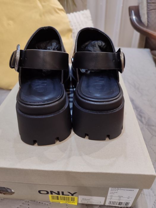 Nowe buty o oryginalnym fasonie na platformie rozmiar 38 ONLY