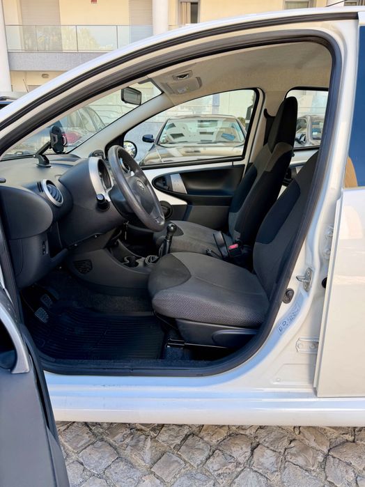 Toyota Aygo 1.0 gasolina 68 cv + A/C impecável !