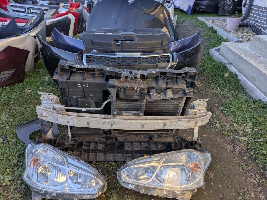 Передній бампер фари телевізор радіатори  комплект peugeot 208 2011-