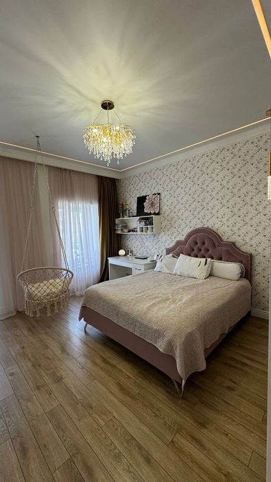 Продам 3-х комнатную квартиру в элитном ЖК на Марсельской.  Кирпичный дом. АОГВ.  Паркинг