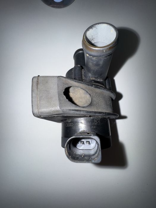 VAG 1K0965561J додаткова водяна помпа (насос охлаждения дополнительный