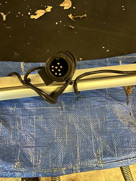 Стопи на планці з дугами для причіпа