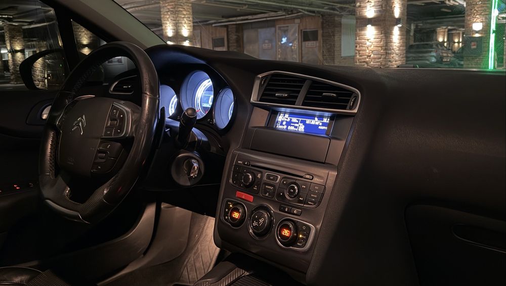 Citroen C4 / 2012 / дизель 1.6