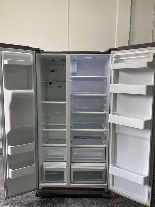 Холодильник Samsung RSA1UHMG