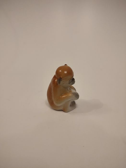 Figurka porcelanowa małpka Łomonosow lata 70