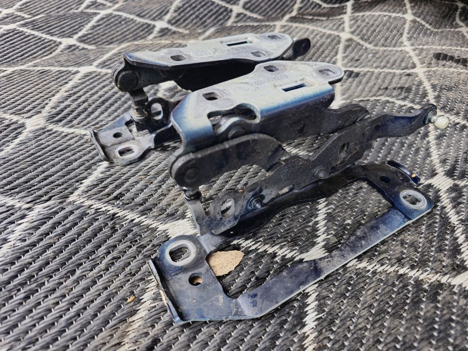 Zawiasy maski Mercedes w204 kod lakieru  359