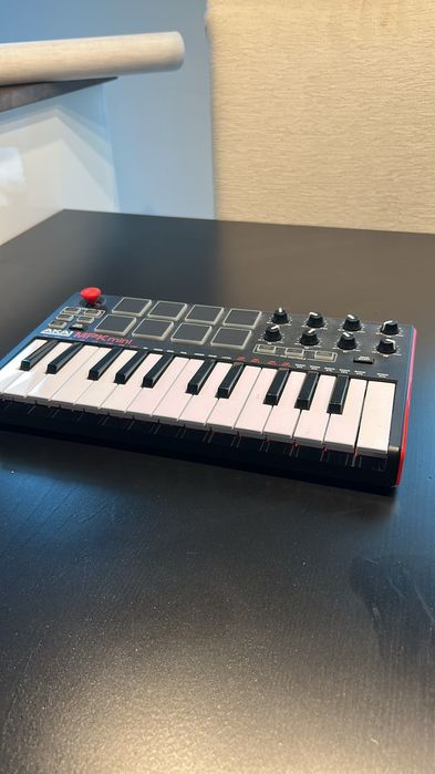 AKAI MPK mini - Controlador MIDI