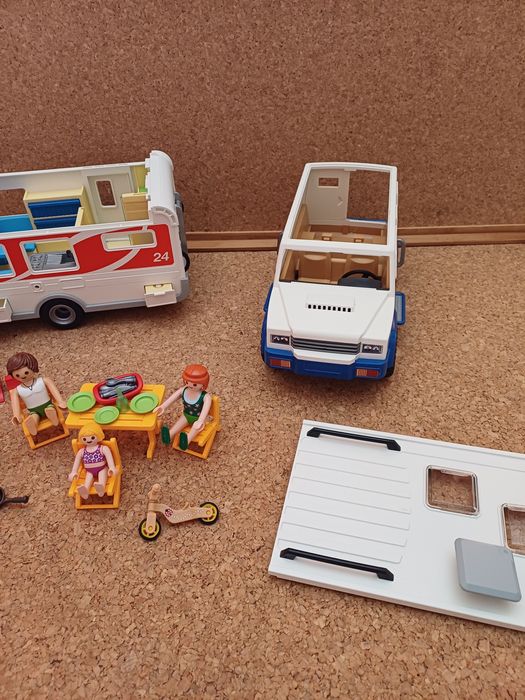 Playmobil caravana, jipe,figuras e acessórios 
Conjunto