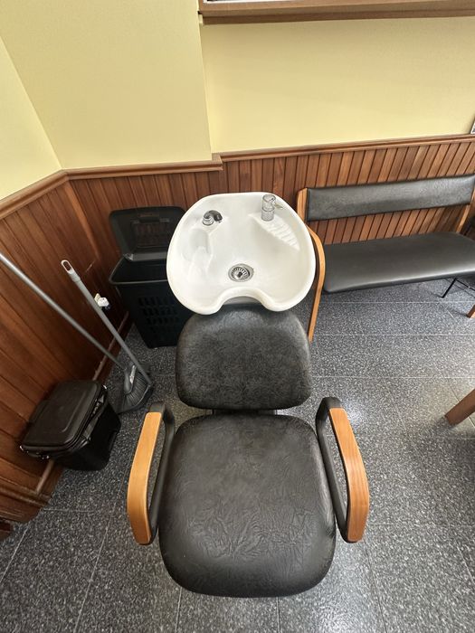 Cadeira de Barbeiro + Rampa de lavagem