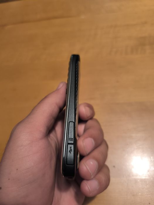 Nokia E72 igiełka stan bardzo dobry + oryginalne etui Nokia
