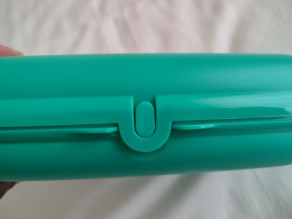 Ostra Minions Tupperware nova