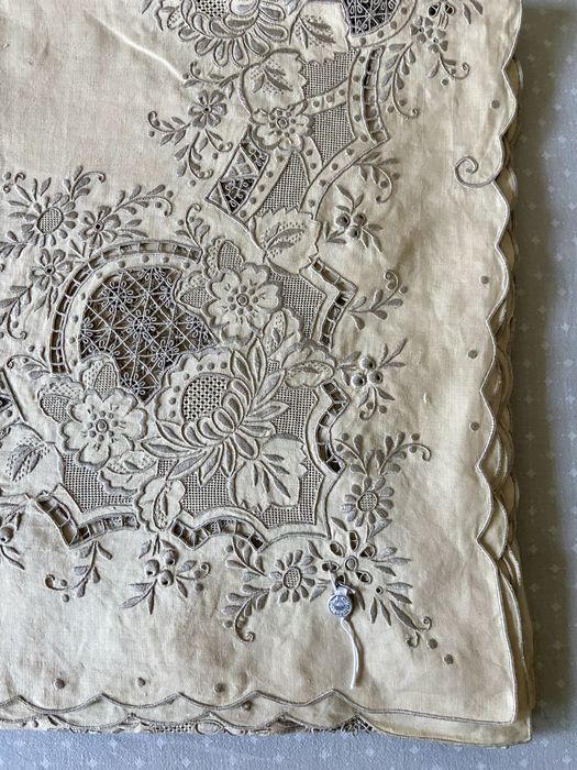 Toalha de Mesa Bordado da Madeira