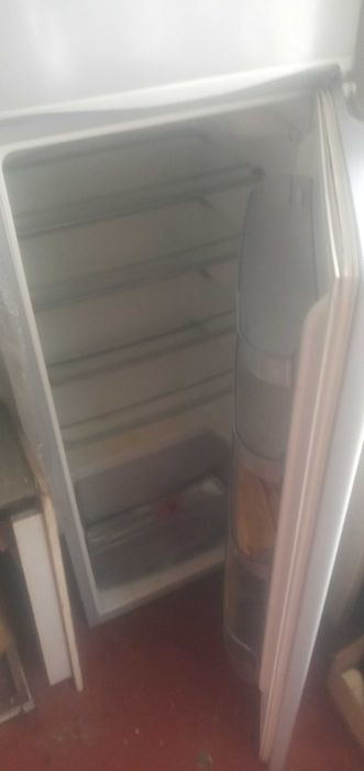 Холодильник-Snaige-FR275-1161A.запчаст.або ціляком працює морозилка.