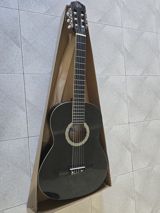 Guitarra acústica de modelo clássico