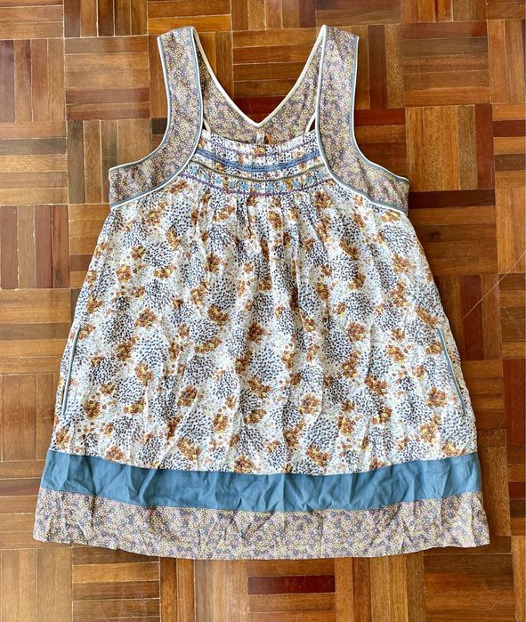 Top solto com padrões florais (Throttleman, tamanho M)