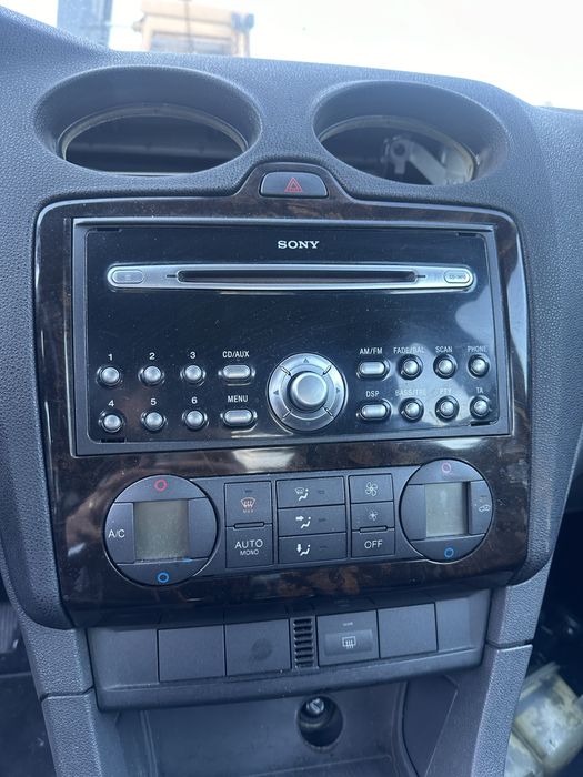 Radio CD FORD 
FORD FOCUS II três volumes , de 2005 a 2024