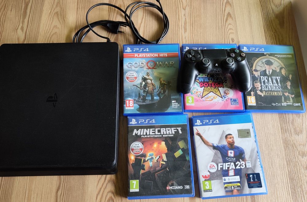 Konsola PlayStation 4 slim z Grami