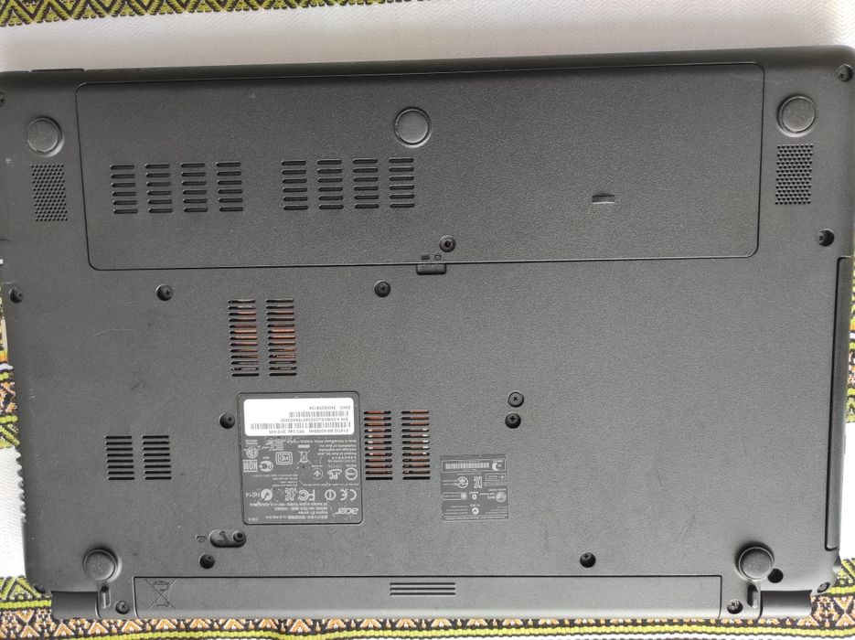 Acer e1-572g 15.6"/i3-4010u/8gb/256gb/radeon hd8670m/DVD