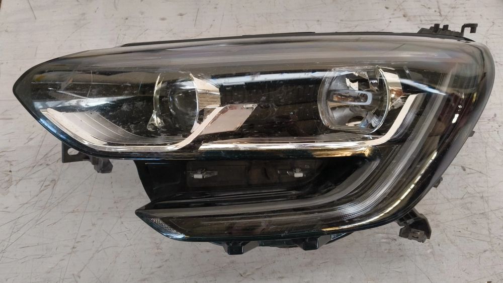 Ótica / farol esquerda RENAULT Megane IV (B9A/M_)