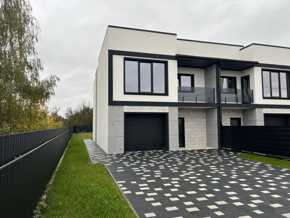 Готови дуплекс , велика ділянка, всі комунікаціі