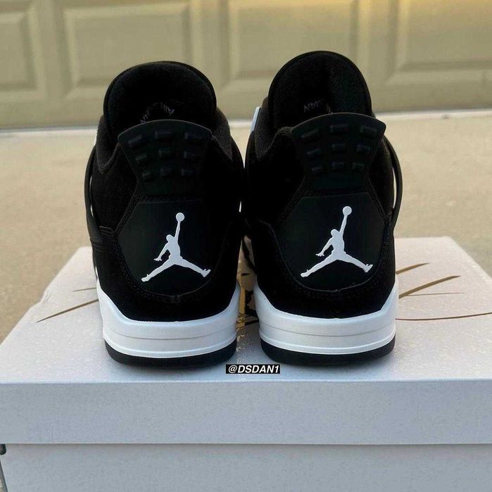 Jordan 4 Retro White Thunder Rozmiar  44