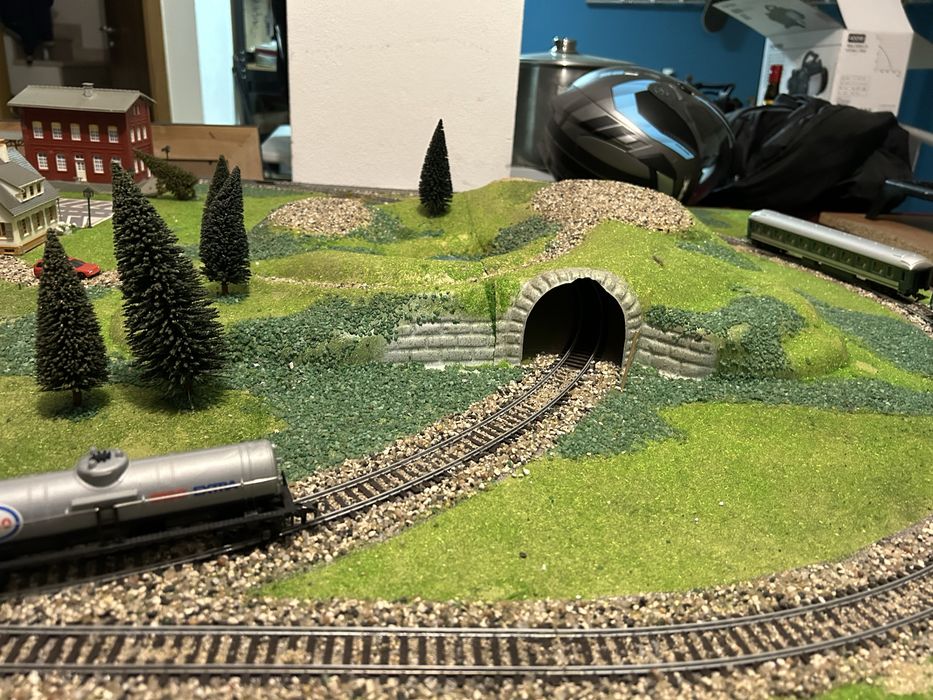 Maquete de estação de comboios e cidade
