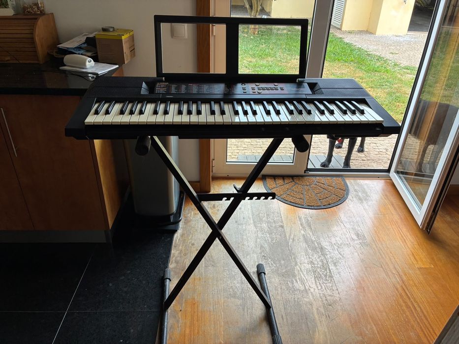 Teclado eletrónico Yamaha PSR-E51