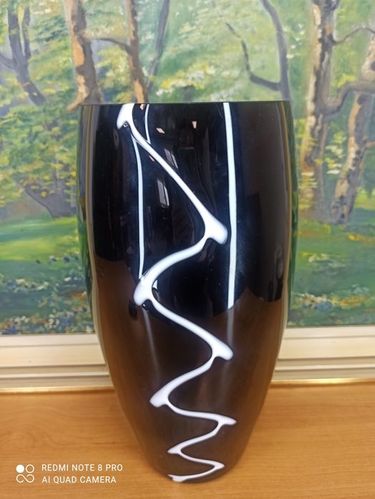 Szklany wazon – czarno-biały, nowoczesny design