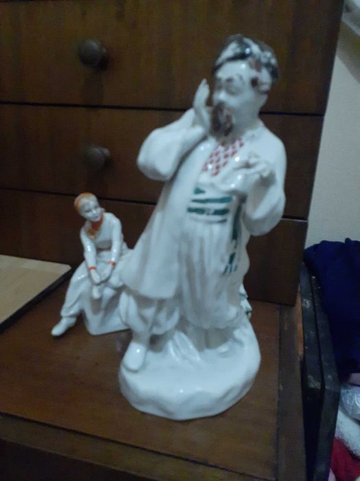 Статуетки фарфорові , дерево