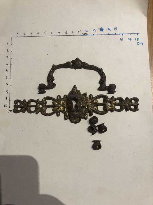 Conjunto de ferragens gavetas/chave/baú