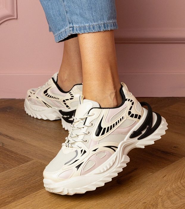 Beżowe sneakersy sportowe na stylowej podeszwie Carina