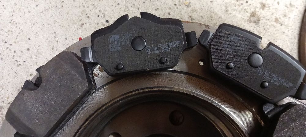 Tarcze+klocki tył BMW